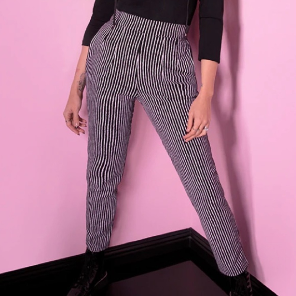NWOT Vixen by Micheline Pitt Black and White Pinstripe Trousers